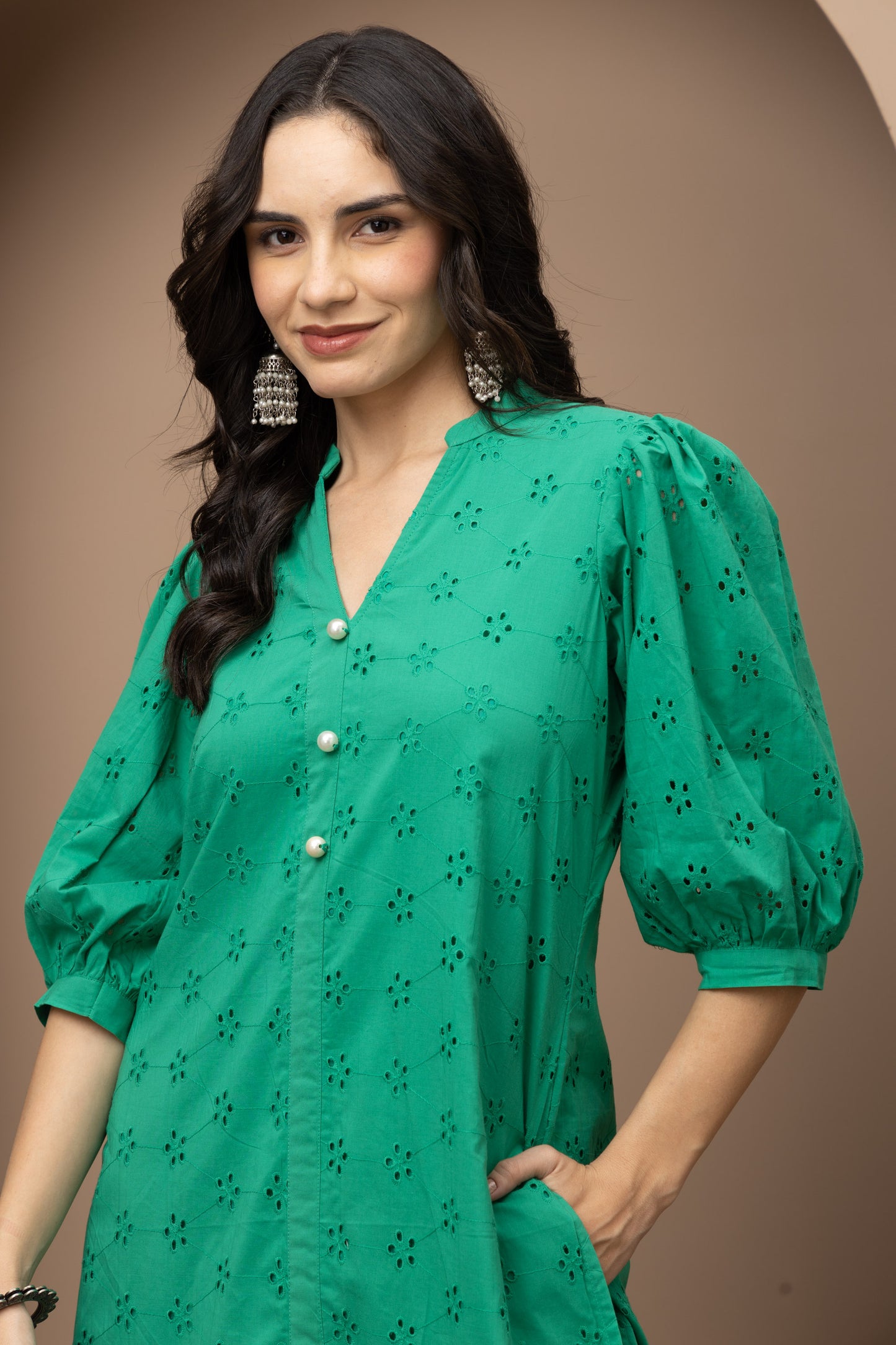 Green Schiffli Embroidered Kurta and Pants Co-ords Set (Set of 2)