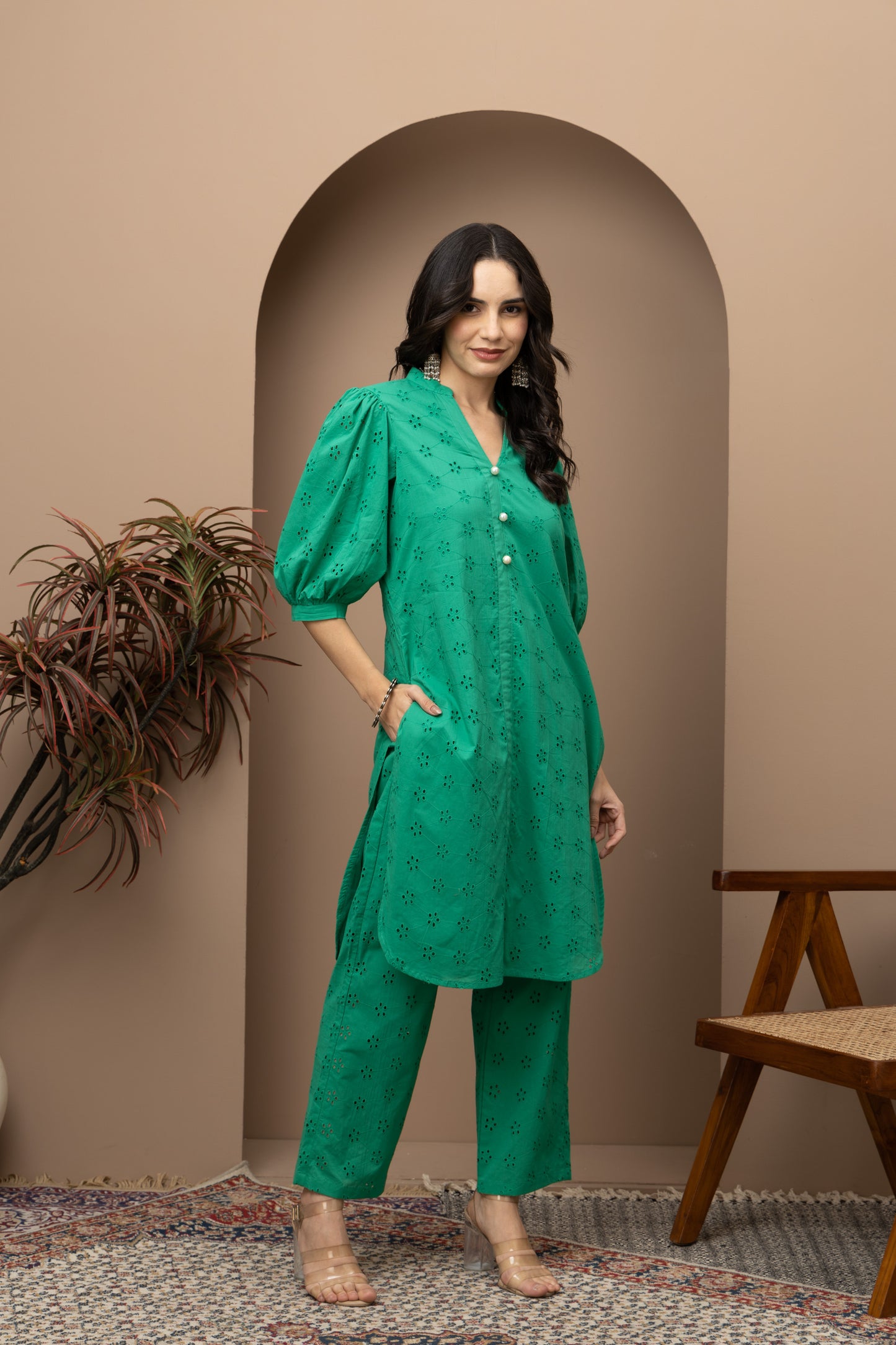 Green Schiffli Embroidered Kurta and Pants Co-ords Set (Set of 2)