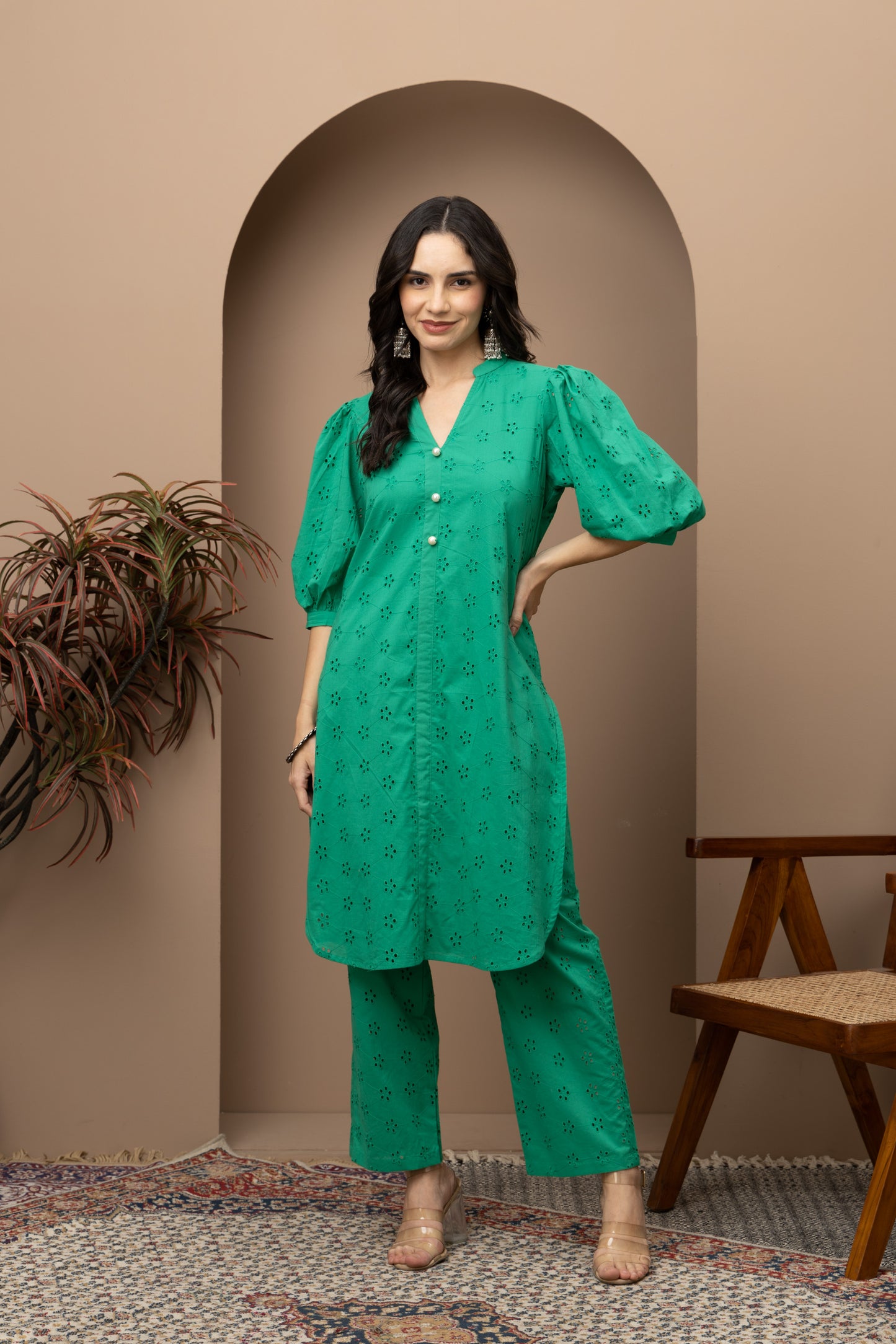Green Schiffli Embroidered Kurta and Pants Co-ords Set (Set of 2)